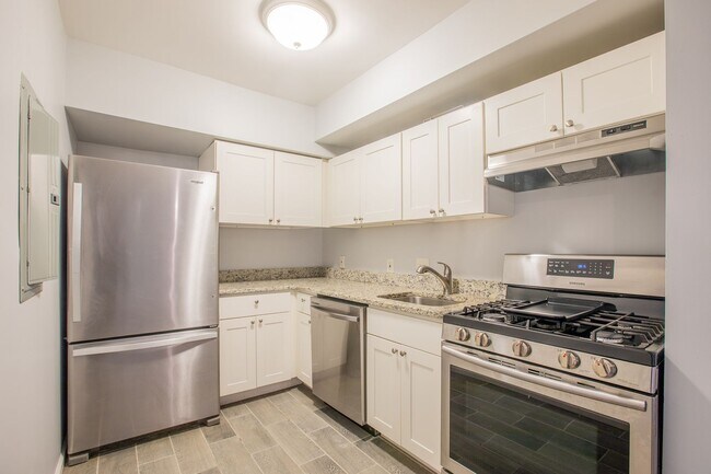 Foto del edificio - Lovely 2 BR/1 BA Condo in Barry Farms!