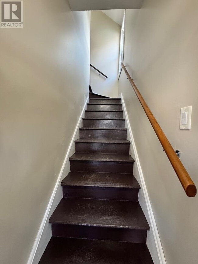 Photo du bâtiment - 1 Bedroom Upper-Level Unit – Laundry Hooku...