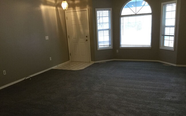 Building Photo - Welcome to this charming 3 bedroom, 2 bathroom home in Boise, ID.