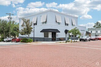 Building Photo - 801 W Montrose St