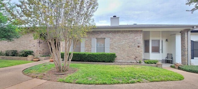Foto del edificio - 4625 Pinehurst Dr S