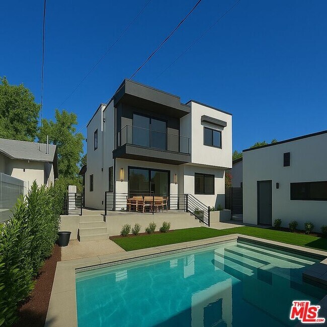 Foto del edificio - 5929 Hesperia Ave
