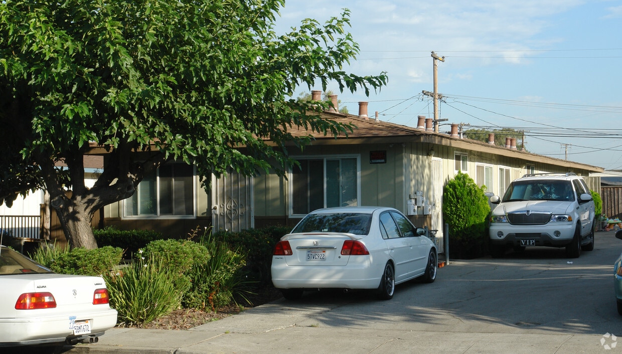 Building Photo - 249-251 Selwyn Dr