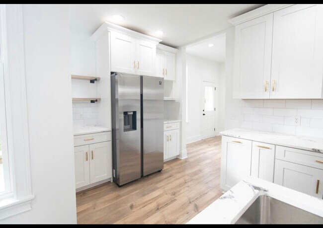 Brand new appliances - 1707 Greenup St
