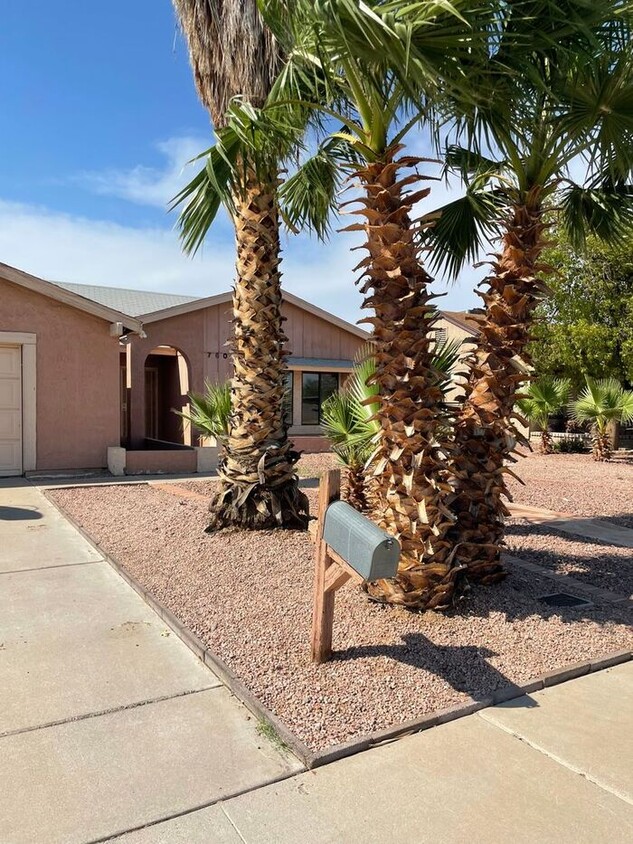 Foto principal - COMING SOON! Spacious 3 Bed 2 Bath Home in...