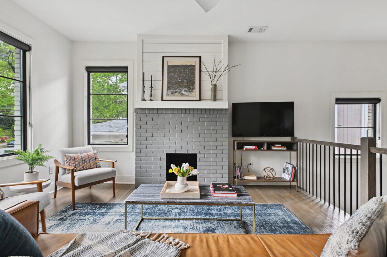 Primary Photo - 634 Bonaventure Ave NE
