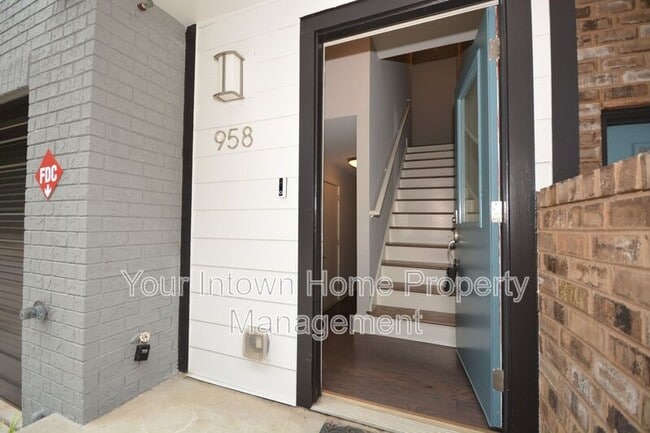 Building Photo - 958 Moda Dr