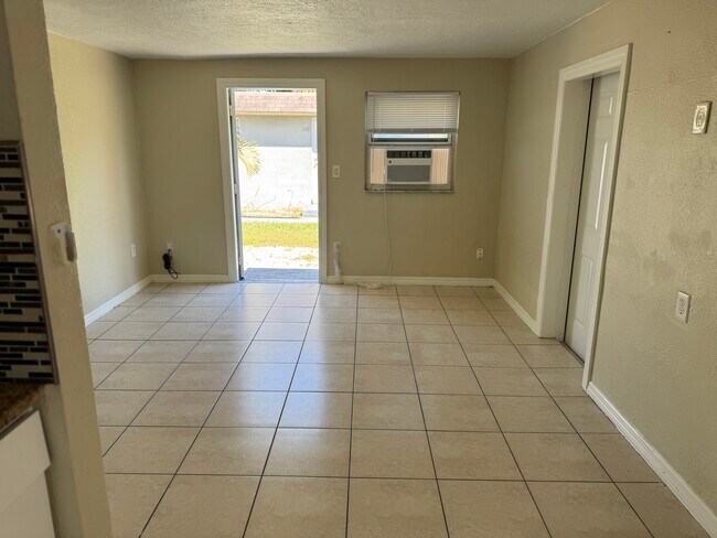 Foto del edificio - 2495 Bayside St