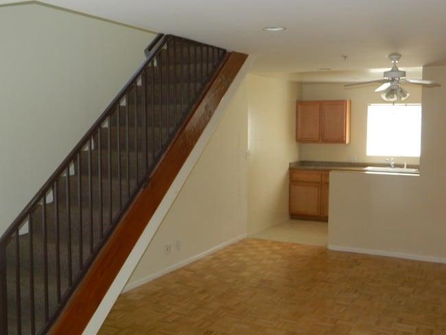 Building Photo - 6136 Eleanor Ave