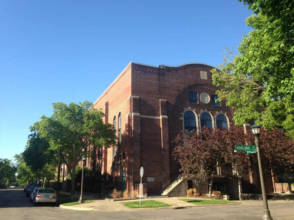 Crocus Hill Flats Apartments in Saint Paul, MN