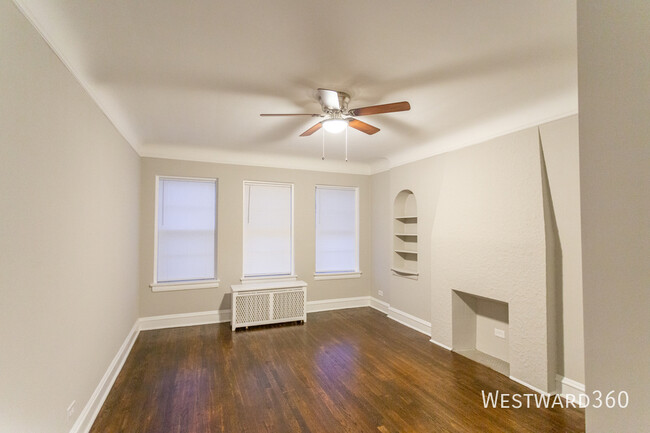 Foto del edificio - Updated 2 bed/1 bath in West Rogers Park