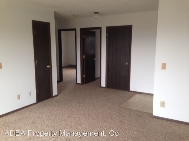 Building Photo - 2220 E Foothills Dr
