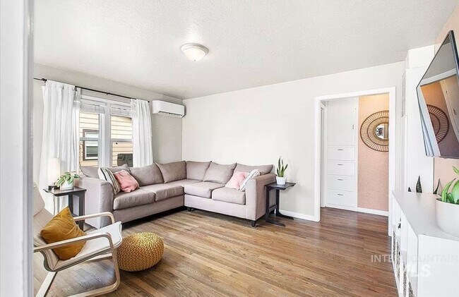 Foto del edificio - 2bd, 1b Cozy Home awaits in Boise Bench!