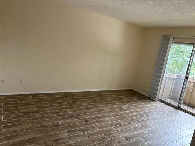Foto del edificio - 5921 Harvest Hill Rd