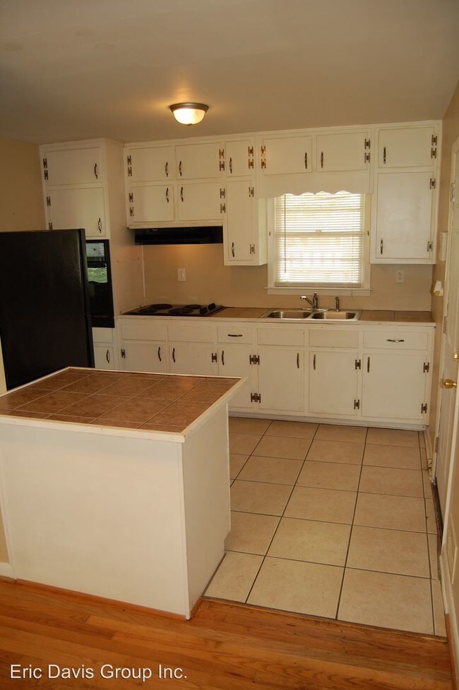 Building Photo - 3 br, 1.5 bath House - 3743 Brookcrest Circle
