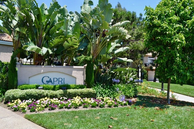 Foto del edificio - Beautiful UTC Townhome at the Renaissance Capri, with Loft, Fireplace, Garage & Resort Amenities