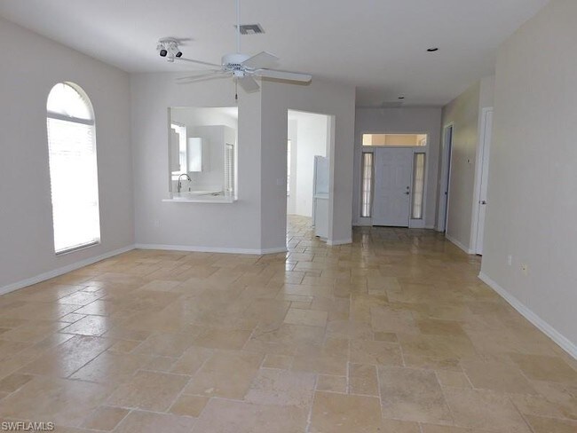 Building Photo - 5482 Peppertree Dr