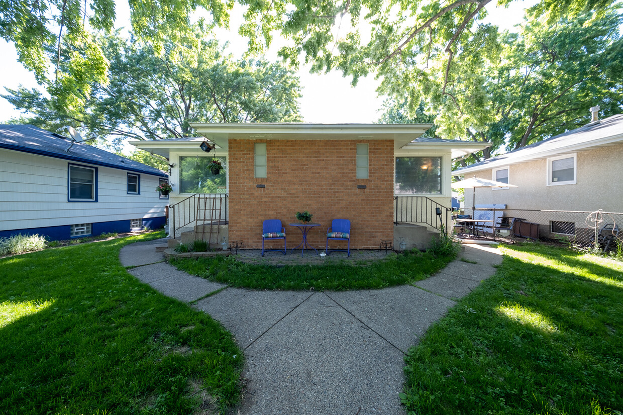 Primary Photo - 5741 Bloomington Ave