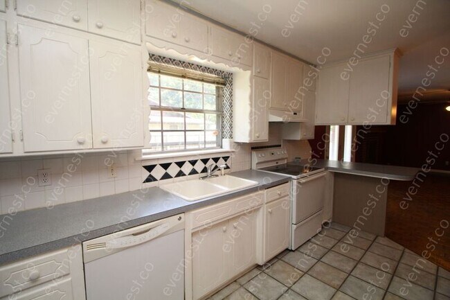 Building Photo - 1715 E 59th St