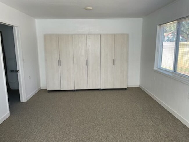 Building Photo - Woodland Park 1-Bedroom!