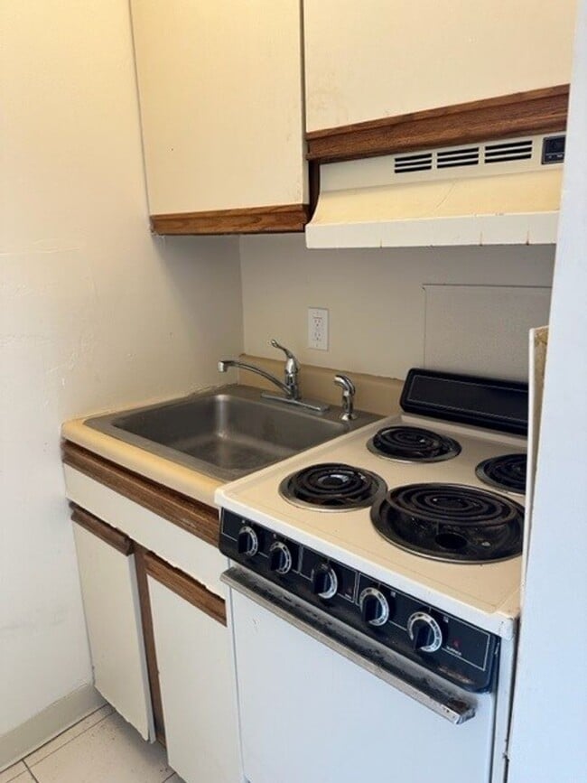 Building Photo - 213 N 2nd St