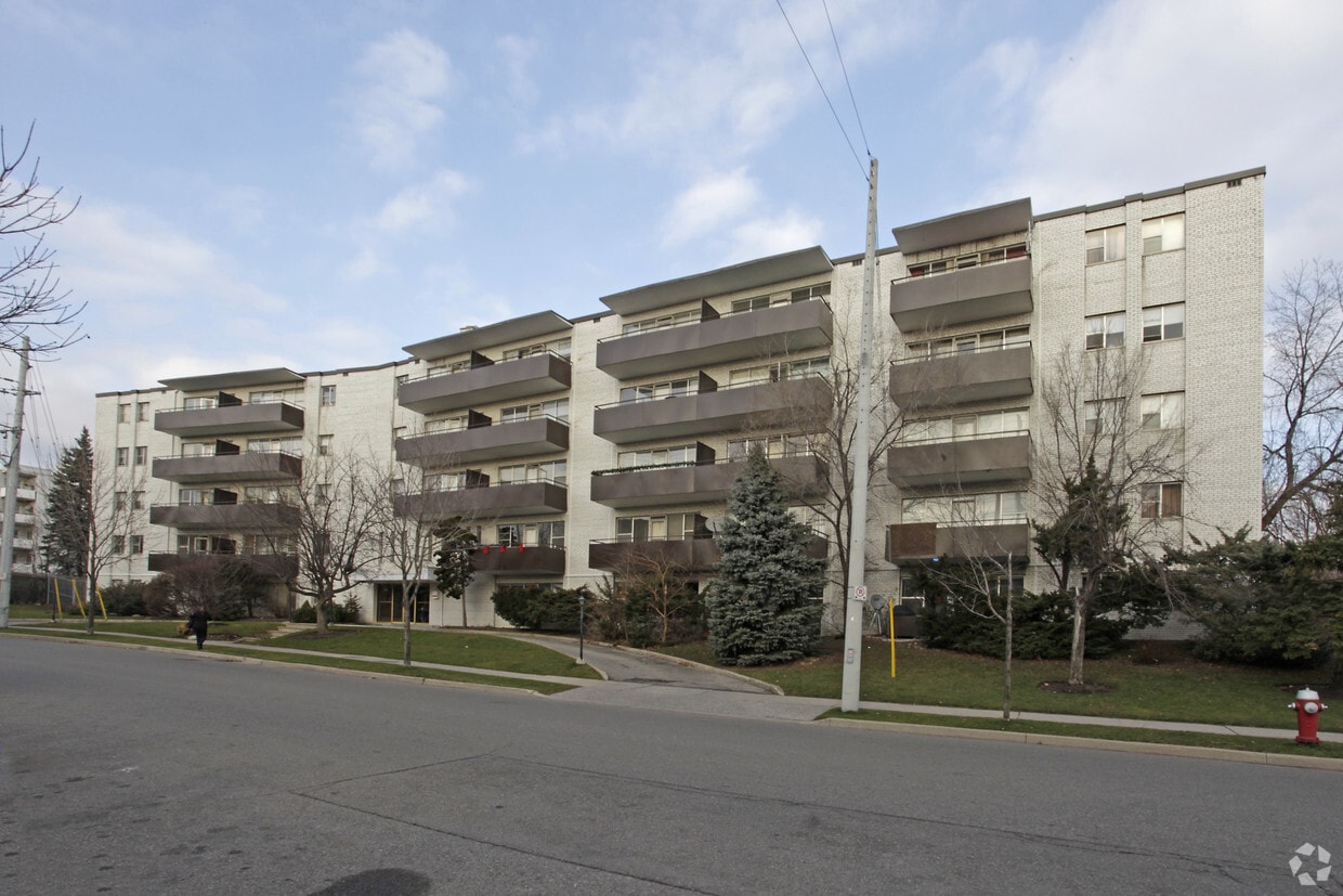 3180 Kirwin Ave, Mississauga, ON L5A 3R1 Apartments 3180 Kirwin Ave