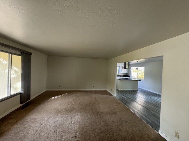 Building Photo - 1413 Rancho Way