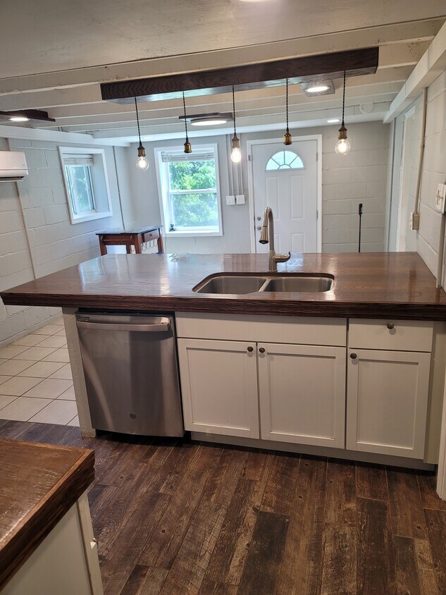 Foto principal - 327 S Hocker Ave