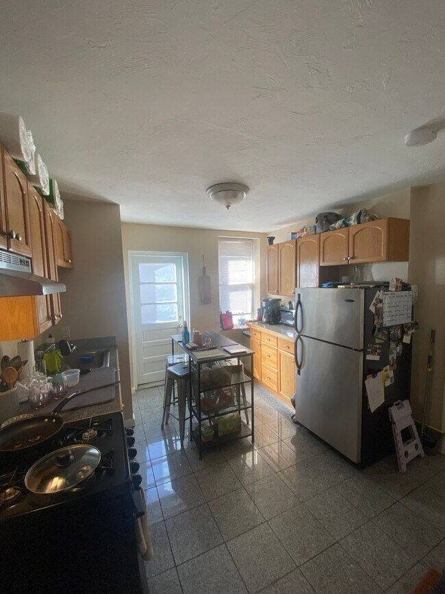 Building Photo - HOT NORTH END LISTING!!!!