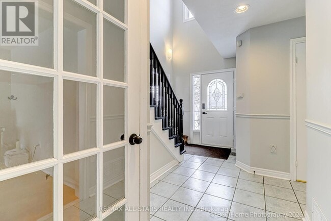 Building Photo - 6 Amberview Dr