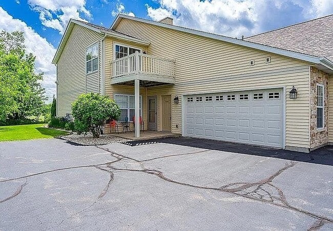 Building Photo - 5576 Bastian Blvd