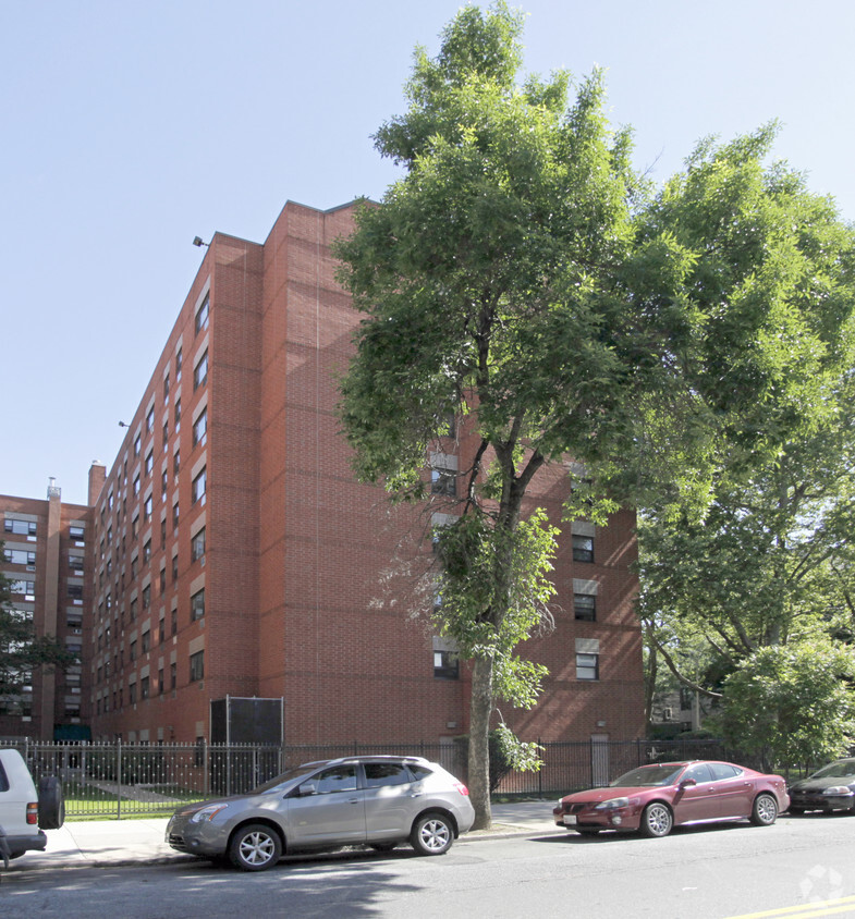 Building Photo - David Chavis Apartments