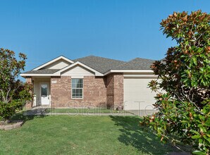 Building Photo - 1034 Churchill Dr