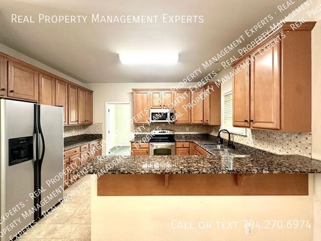 Building Photo - Charming 4BR/2.5BA Home in Charlotte!