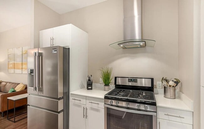 Building Photo - Upscale 1BR Designed for Comfort