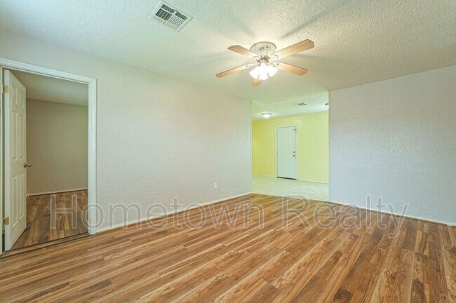 Building Photo - 920 SW 37th St