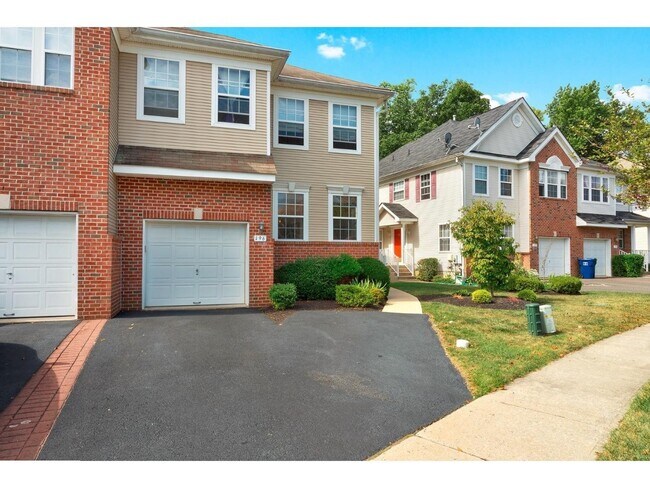 Garage - 196 Fountayne Ln