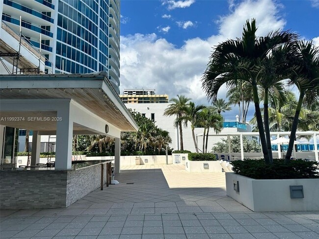 Building Photo - 2751 S Ocean Dr
