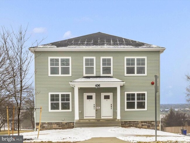 Building Photo - 406 W Green St