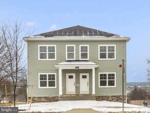 Building Photo - 406 W Green St