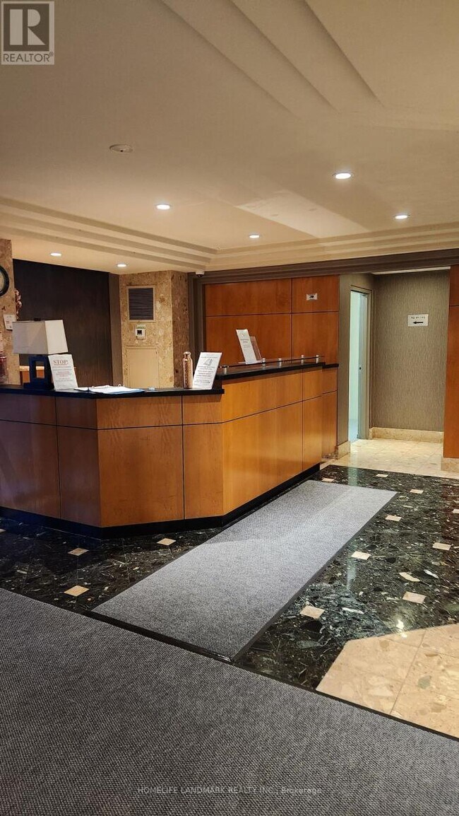 Photo du bâtiment - 6 Humberline Dr