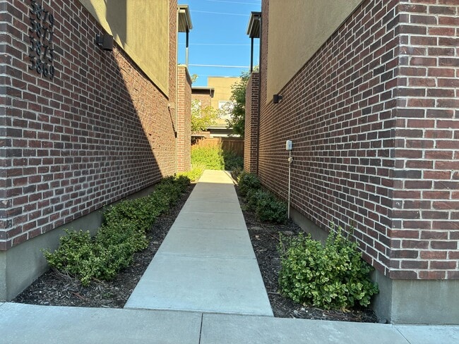 Building Photo - 3883 Komenda Ct