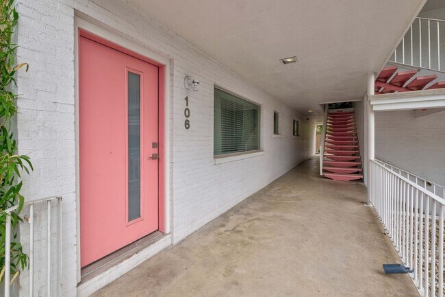 Foto del edificio - 1208 Enfield Rd