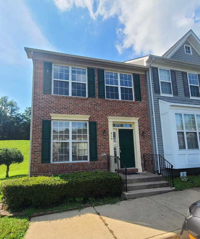 Building Photo - 210 Hillside Ct