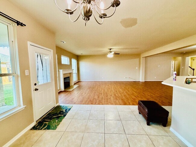 Foto del edificio - 9947 Valance Way