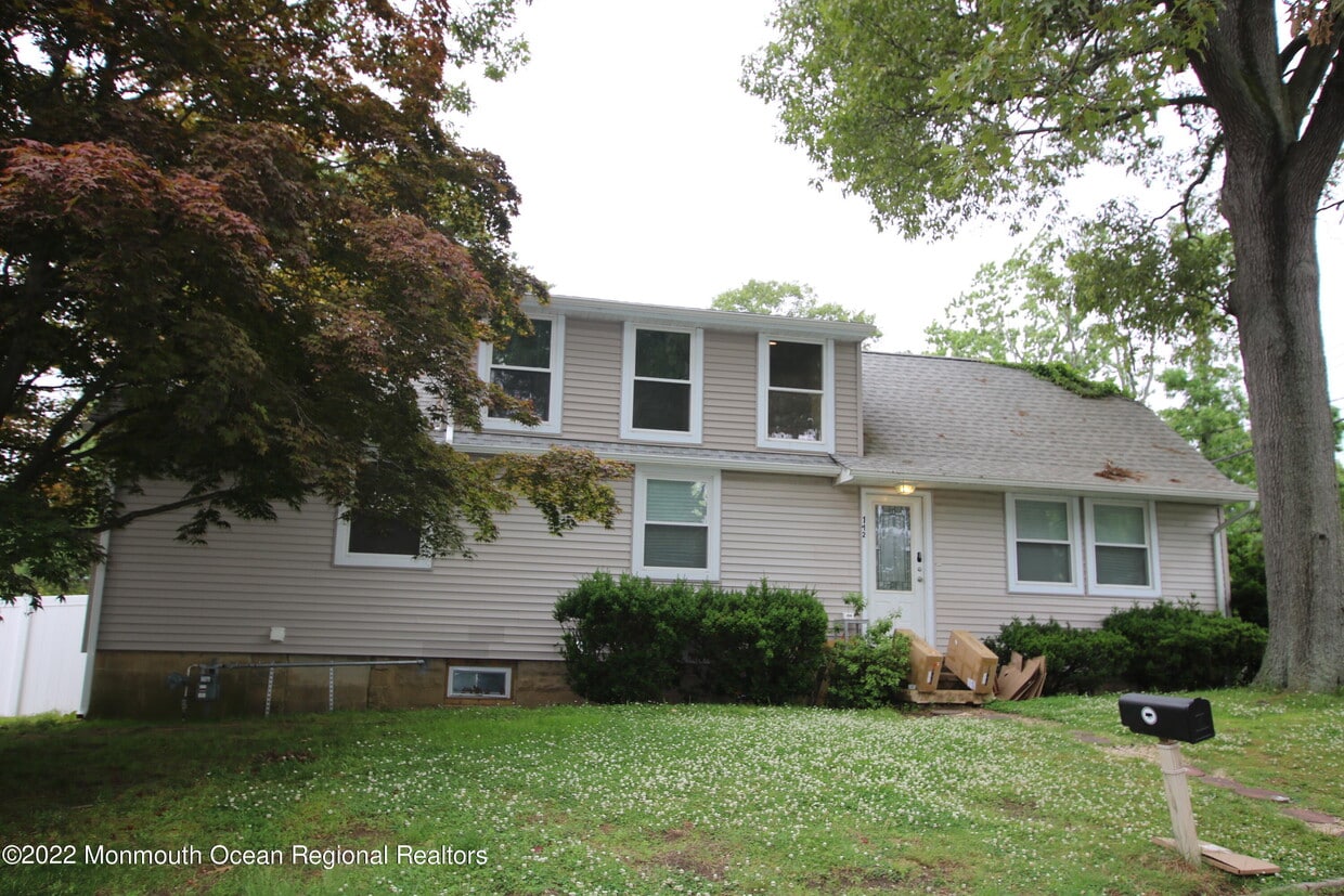 Primary Photo - 142 Delaware Ave