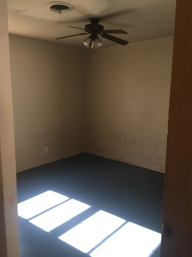 Building Photo - SPECIAL!!!