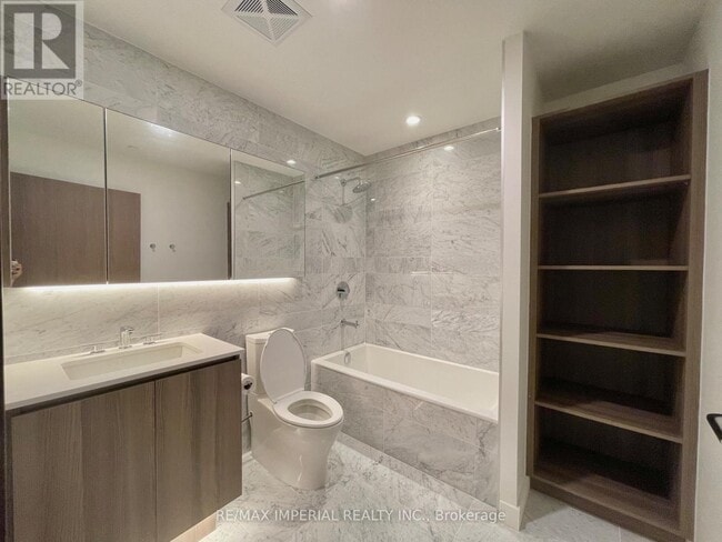 Photo du bâtiment - 19 Bathurst St