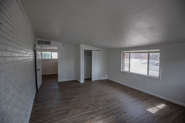 Building Photo - Newly Remodeled Home