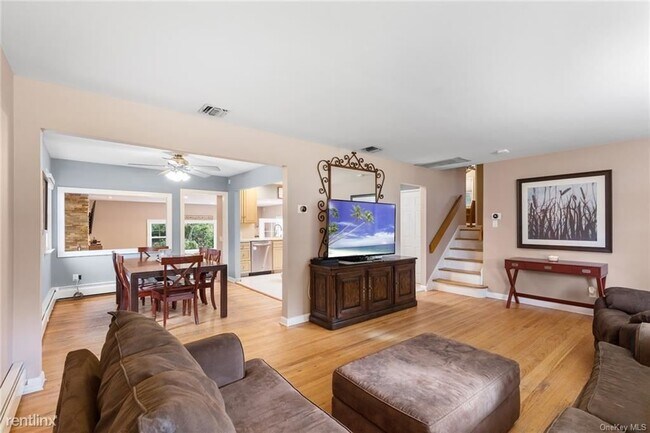 Building Photo - 3 br, 2.5 bath House - 14 Clearview Rd